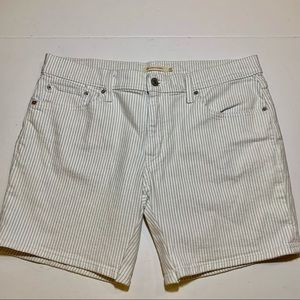 Women’s Levi Mid Length Striped‎ Jean Shorts 33
